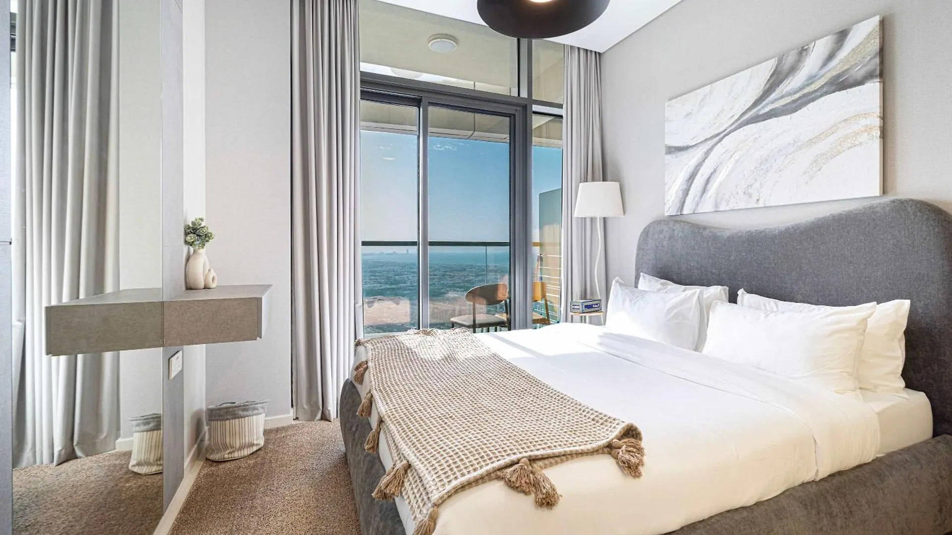 Modern 3-Bedroom Apartment With Breathtaking City Views Dubai